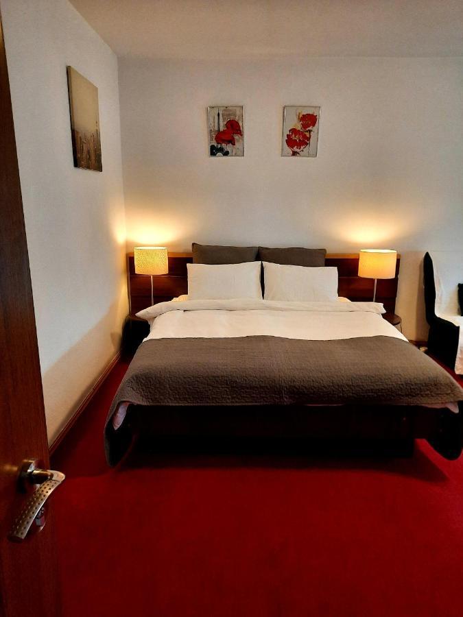 Eva Studio Apartment Bukares Bagian luar foto