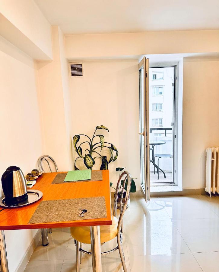Eva Studio Apartment Bukares Bagian luar foto